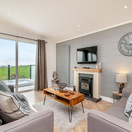 Midsomer Lodges Pilton Esterno foto