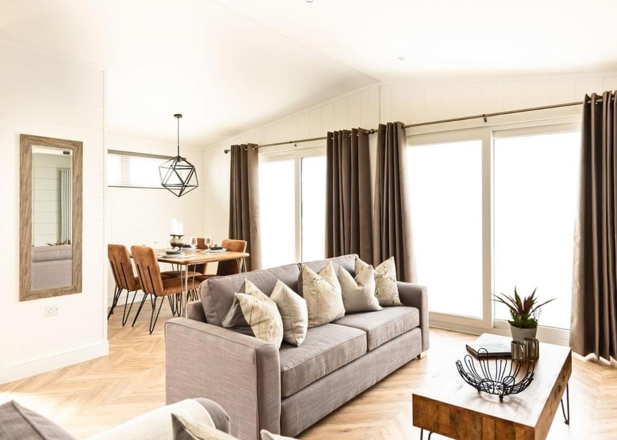 Midsomer Lodges Pilton Esterno foto