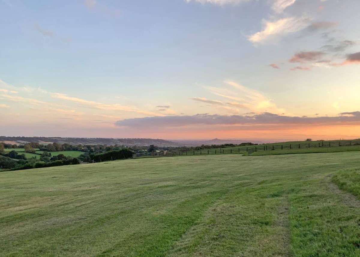 Midsomer Lodges Pilton Esterno foto