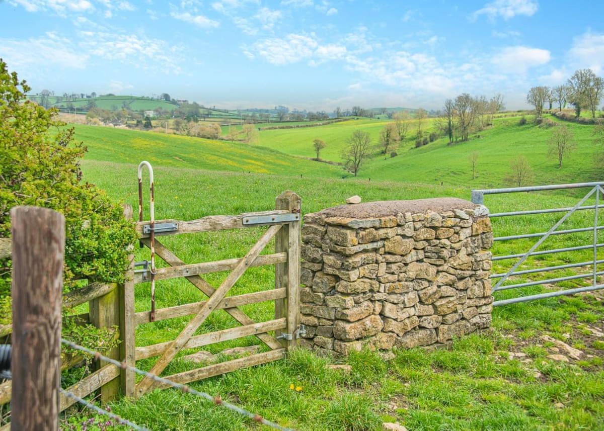 Midsomer Lodges Pilton Esterno foto