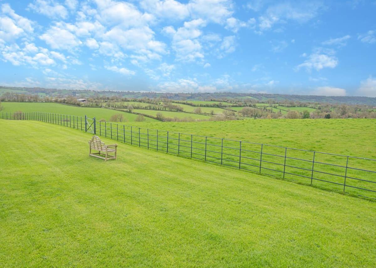 Midsomer Lodges Pilton Esterno foto